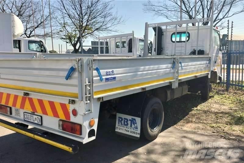 Tata LPT 813 其他货车