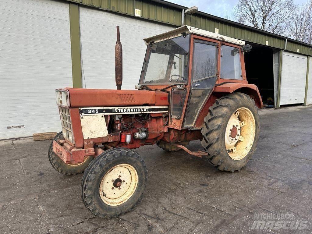 International 845 拖拉机/农用车
