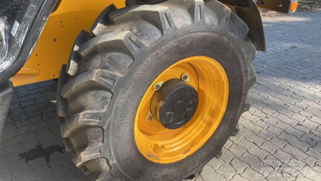 JCB 535 V 125 伸缩臂叉装车|叉装车