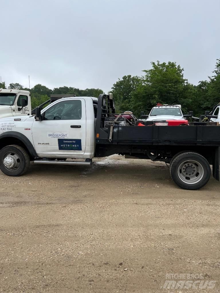 RAM 5500 平板栏板货车