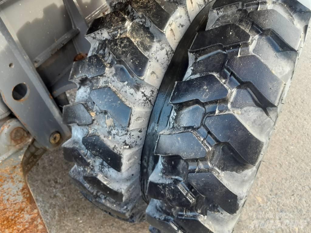 Takeuchi TB 295 W 轮式挖掘机