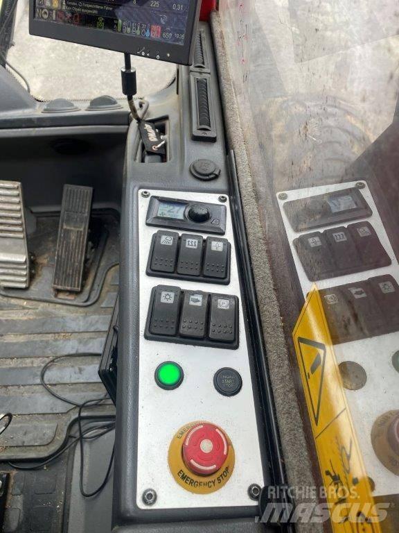 Komatsu 931 XC 收割机