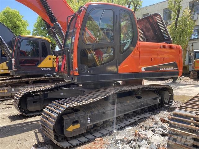 Doosan DX 225 LC 履带挖掘机