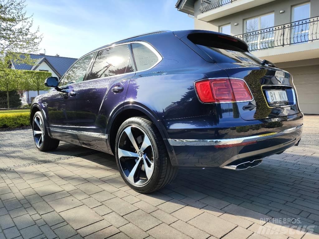 Bentley Bentayga V8 汽车