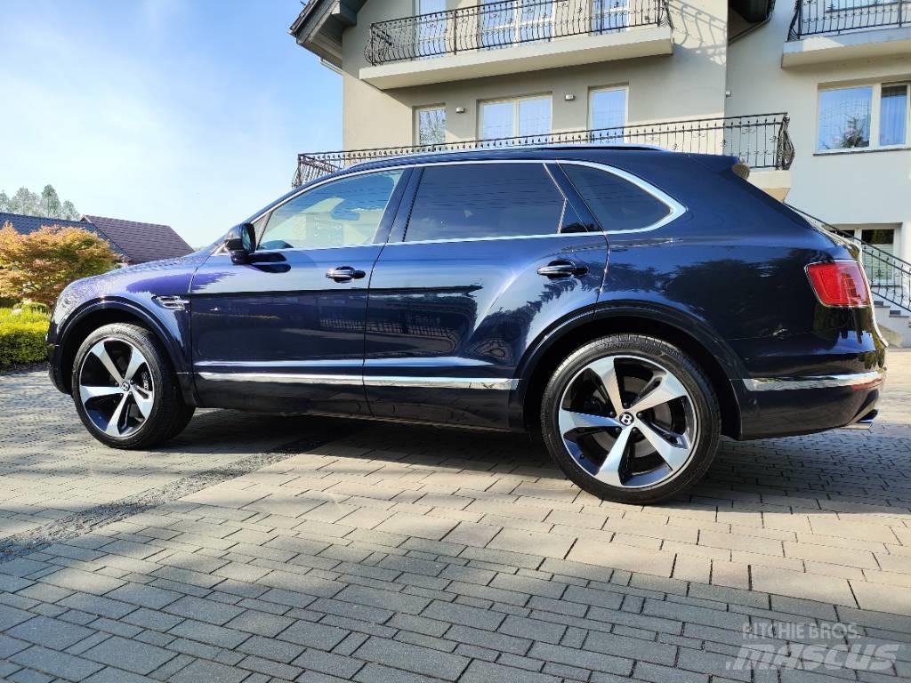Bentley Bentayga V8 汽车