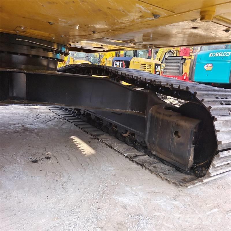 Komatsu PC 220-8 履带挖掘机