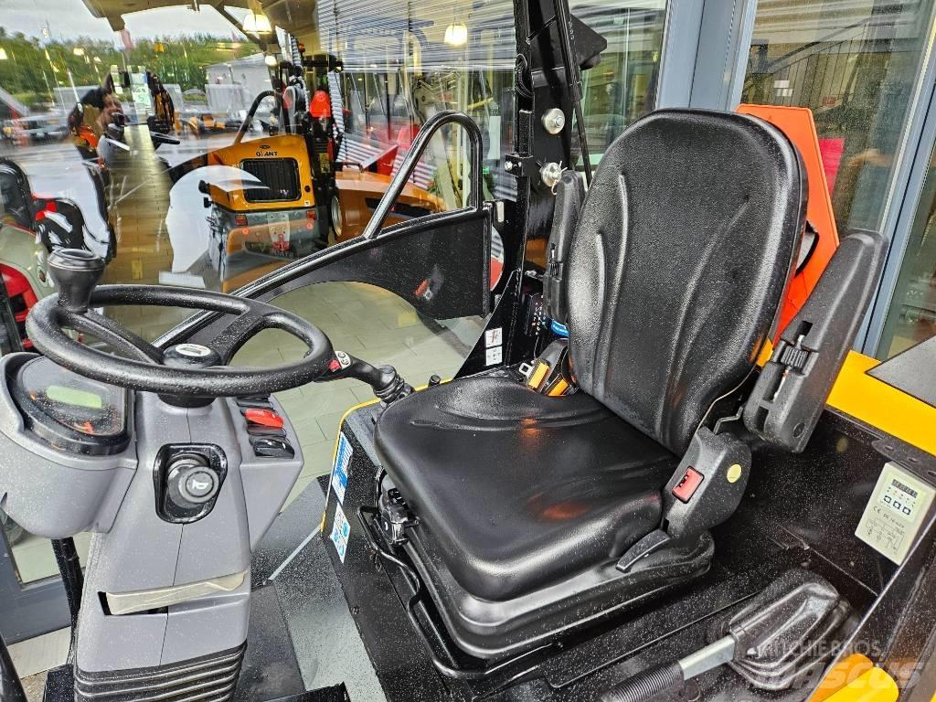GiANT g2700hd + x-tra 小型装载机
