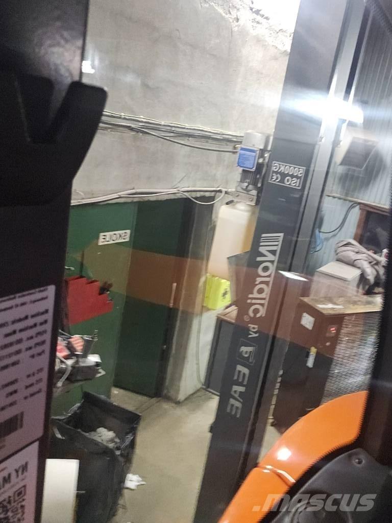 Hitachi ZX 95 W-7 轮式挖掘机