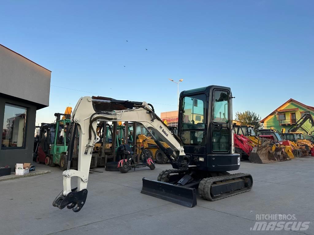 Bobcat E25EM 小型挖掘机