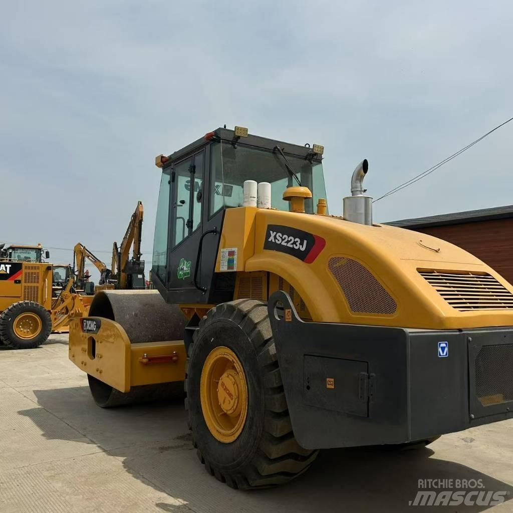 XCMG XS 223 J 单轮压路机