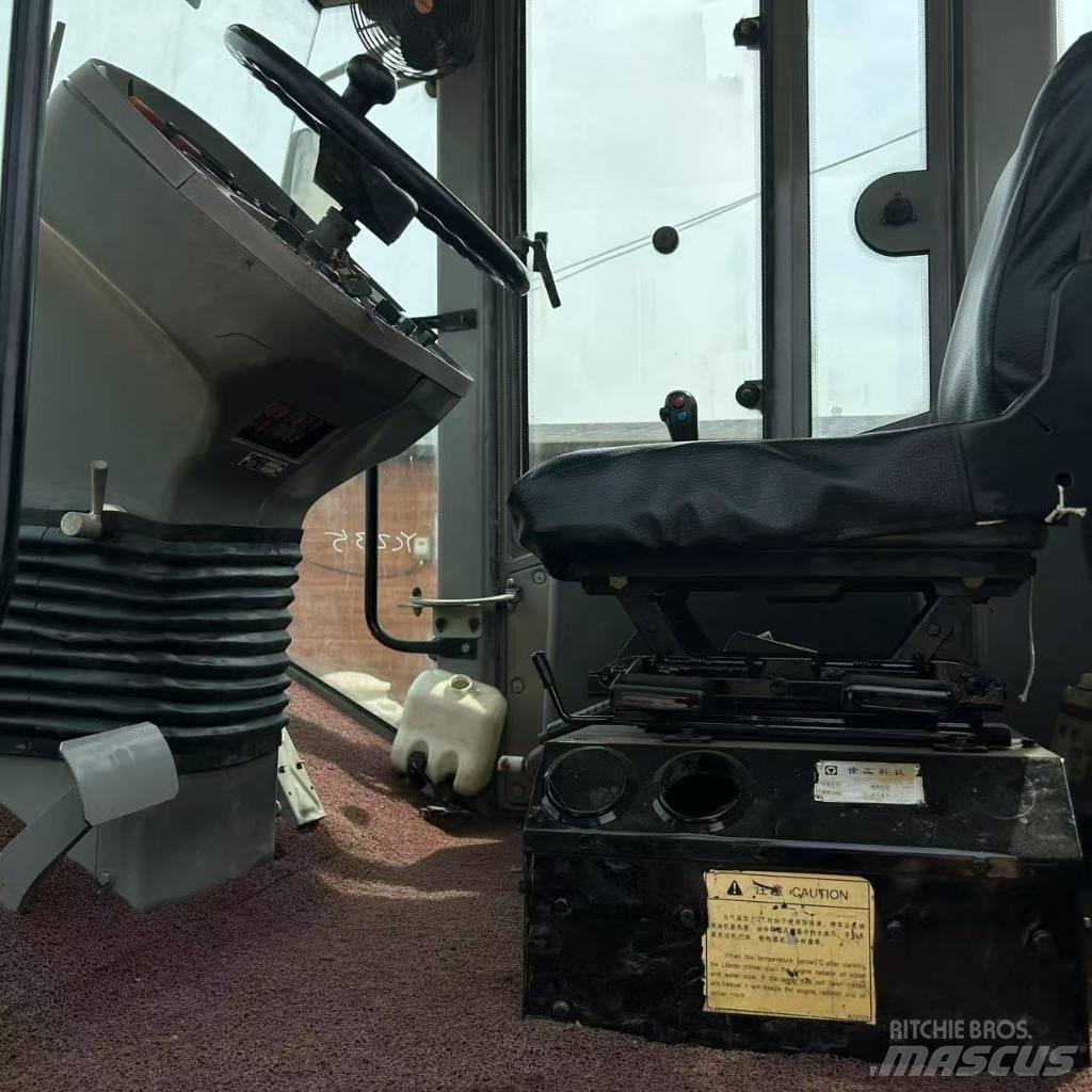 XCMG XS 223 J 单轮压路机