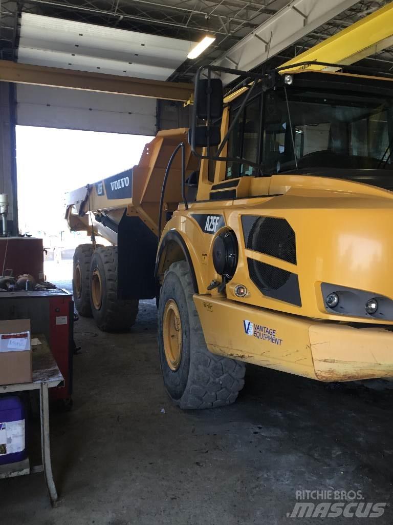 Volvo A 25 F 铰接式自卸车