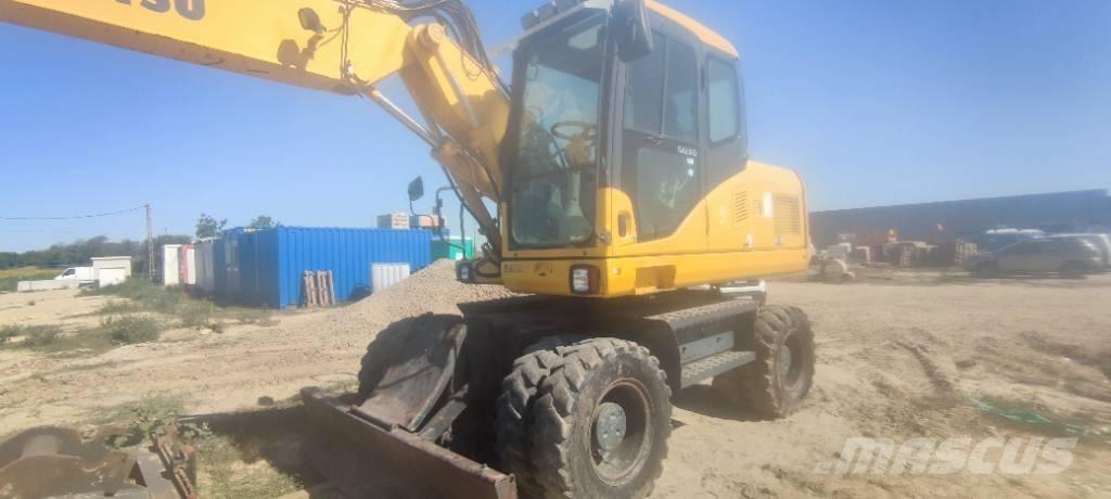 Komatsu PW 140-7 轮式挖掘机