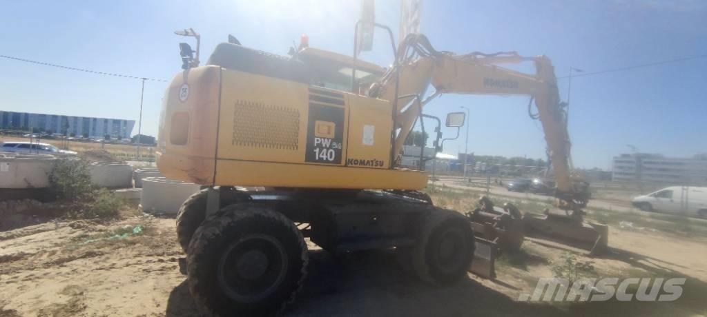 Komatsu PW 140-7 轮式挖掘机