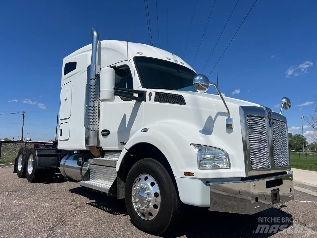 Kenworth T 880 牵引车