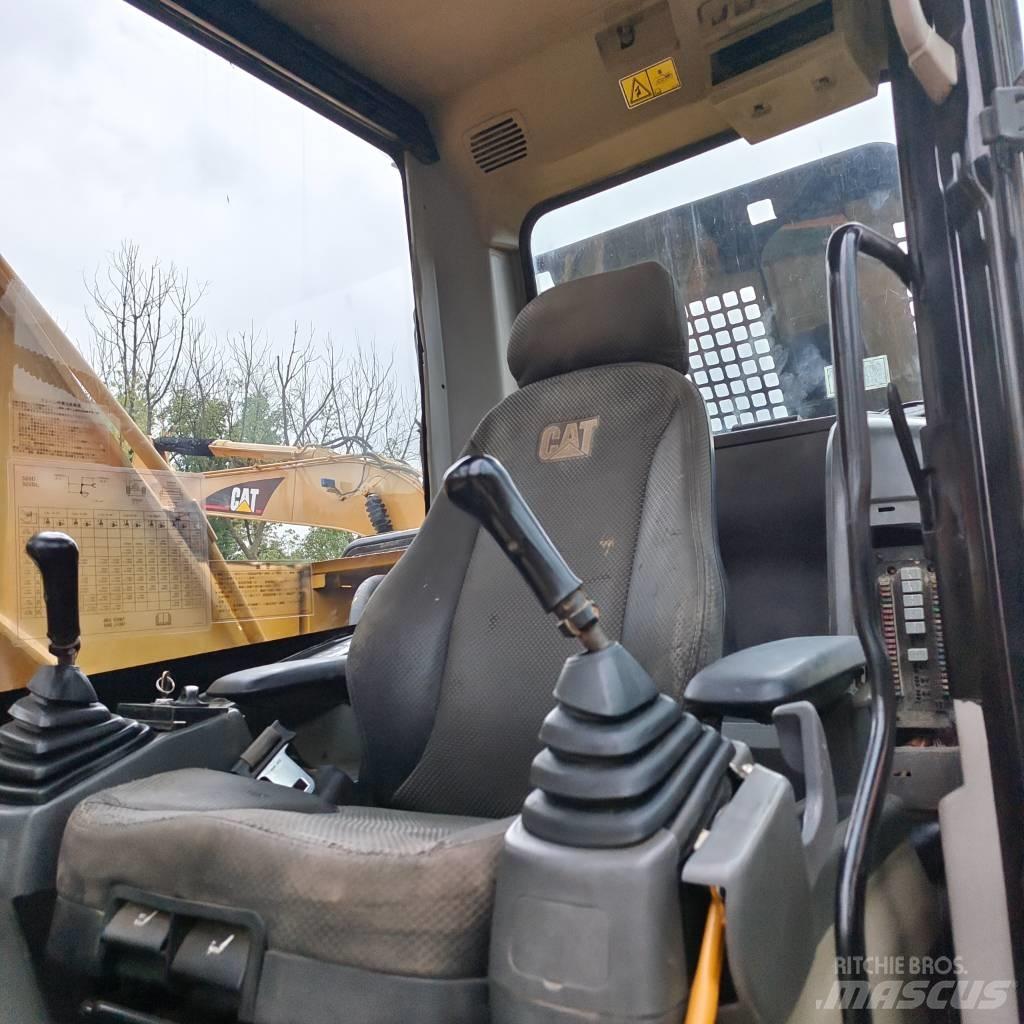 CAT 320 D 履带挖掘机