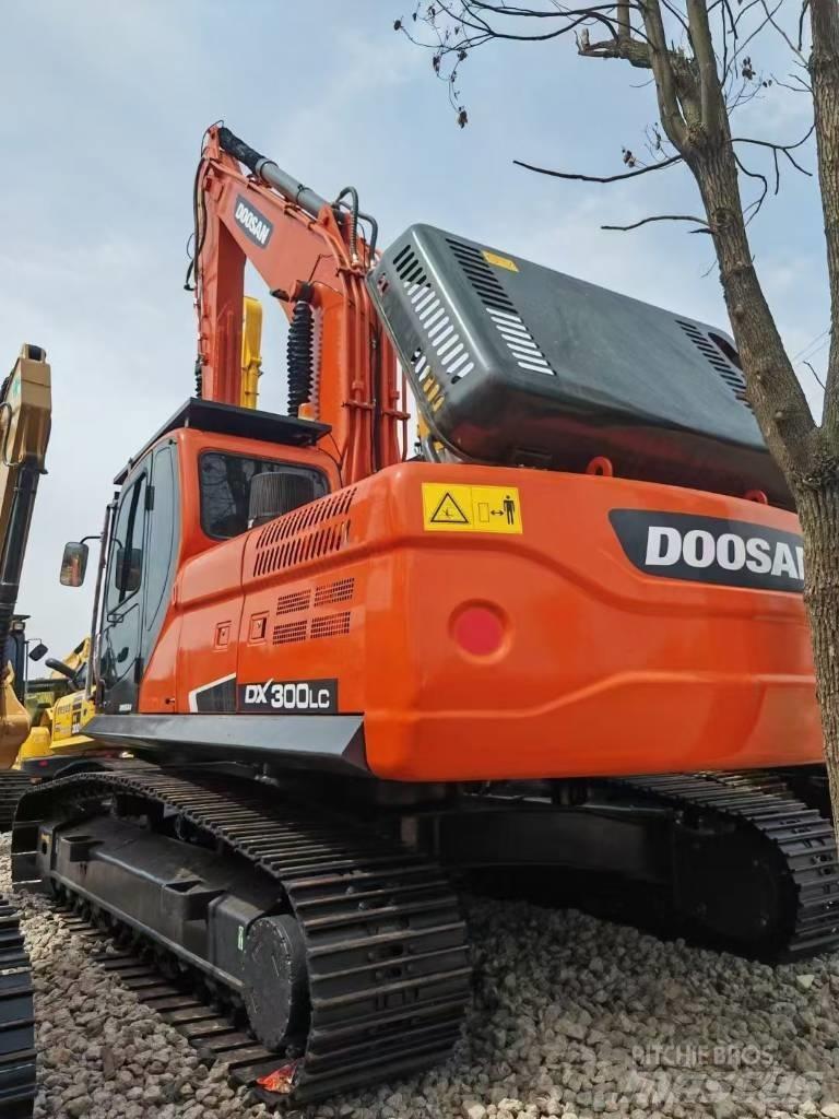 Doosan DX 300 LCA 履带挖掘机