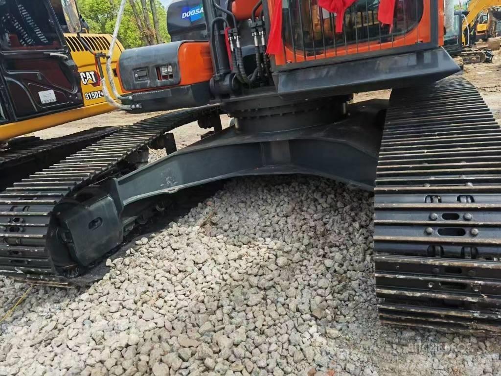 Doosan DX 300 LCA 履带挖掘机