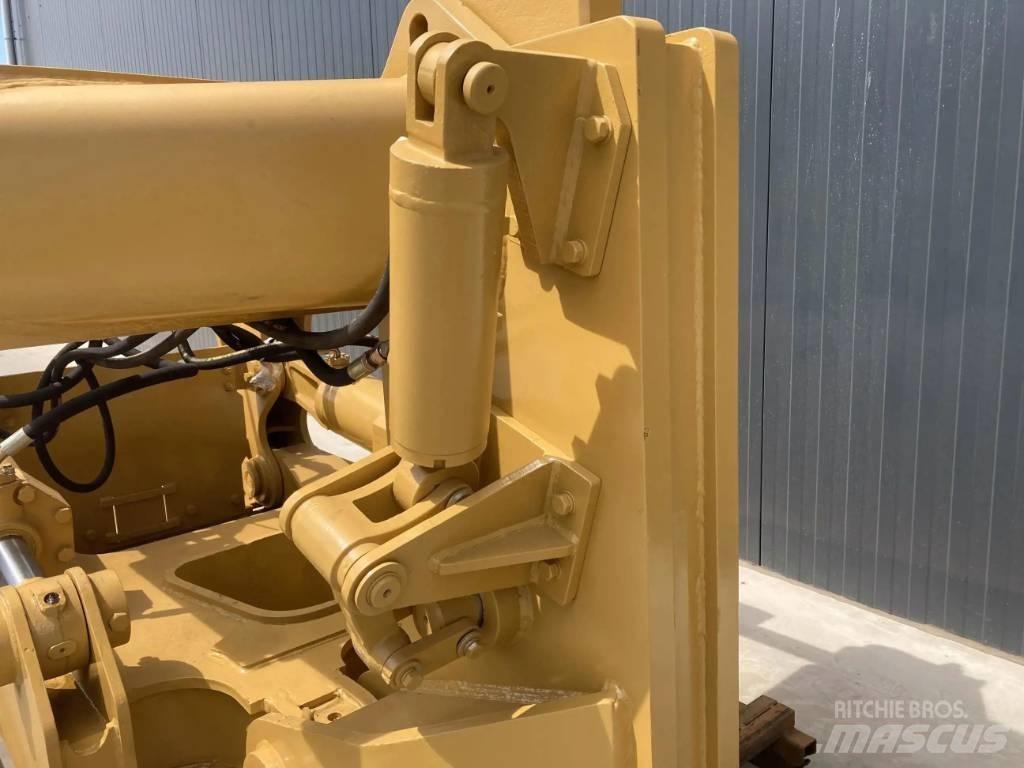 CAT D8T 松土器