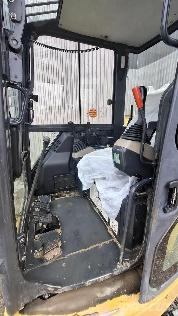 Komatsu PC27MR 小型挖掘机