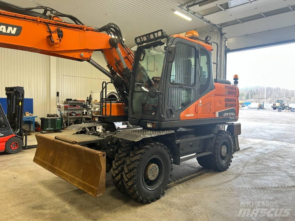 Doosan DX170W-5 轮式挖掘机