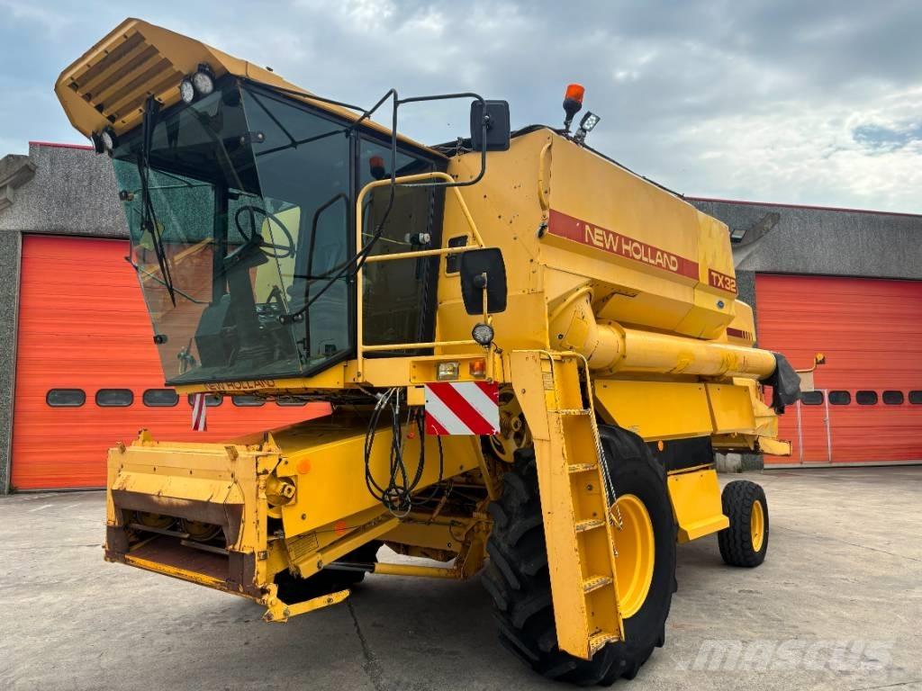New Holland TX 32 联合收割机