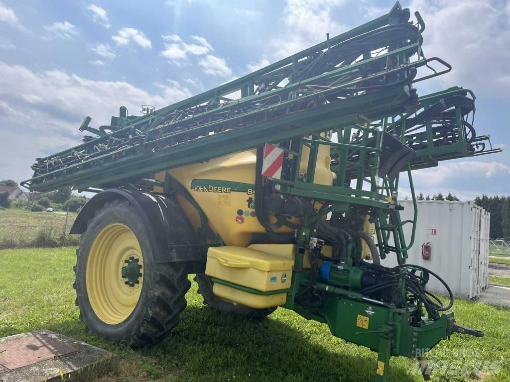 John Deere 840 i 牵引式喷雾机
