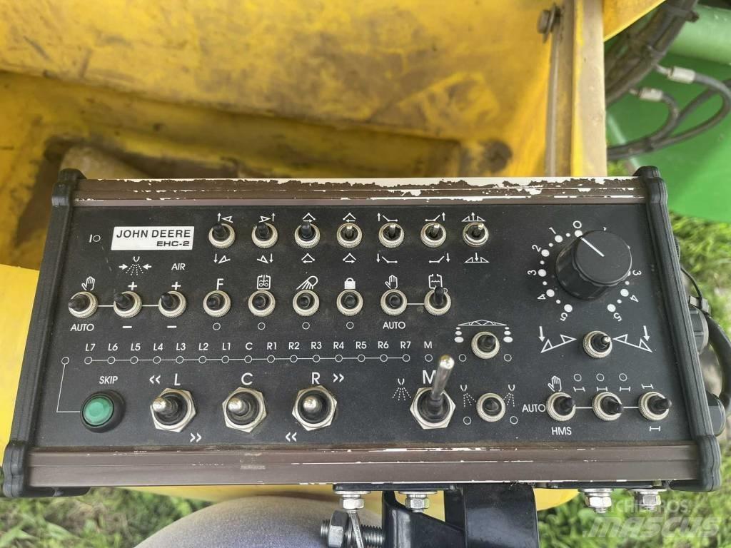 John Deere 840 i 牵引式喷雾机