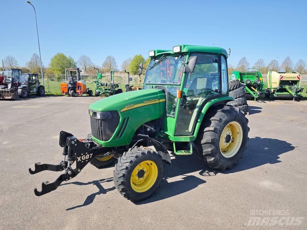 John Deere 4520 小型拖拉机