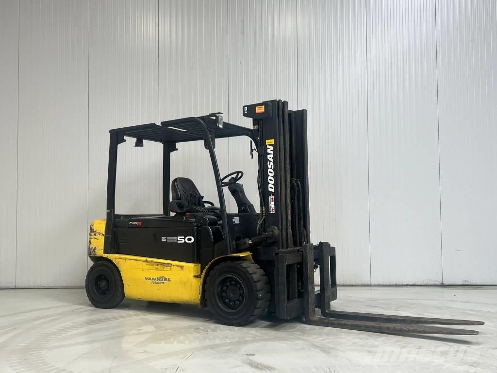 Doosan B50X-5 电动叉车