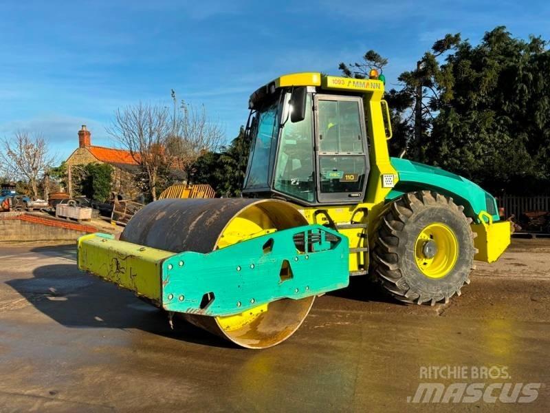 Ammann ASC 110 单轮压路机