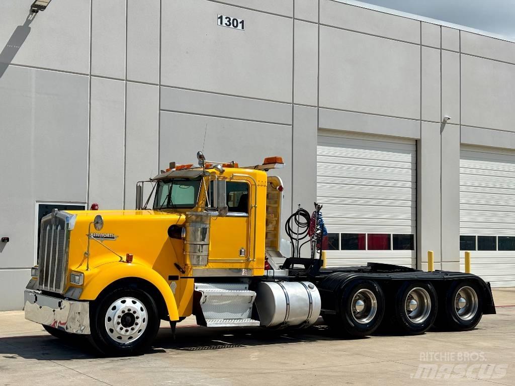 Kenworth W 900 牵引车