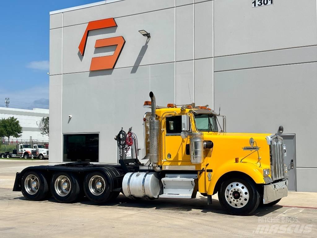 Kenworth W 900 牵引车
