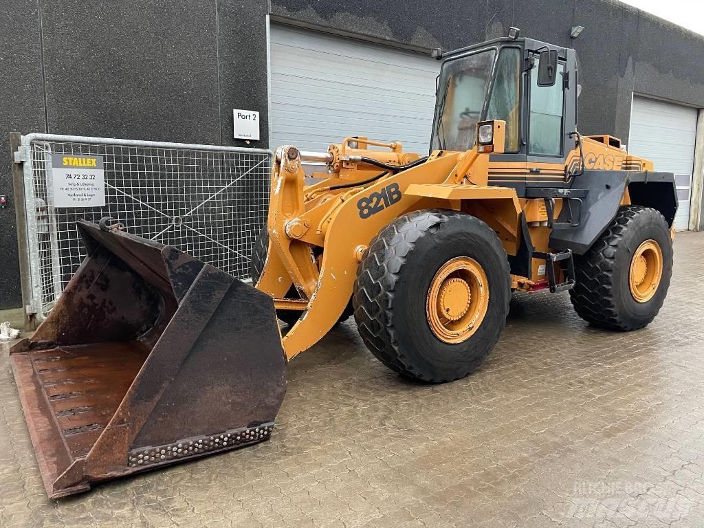CASE 821B 轮式装载机