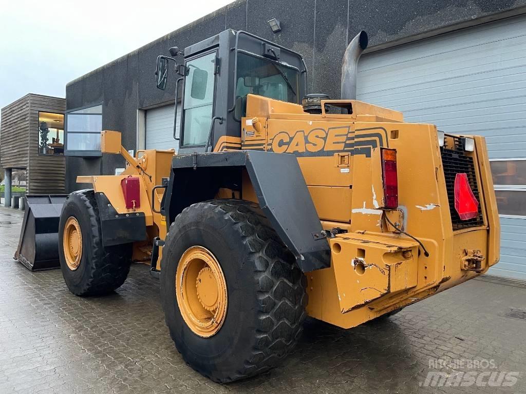CASE 821B 轮式装载机