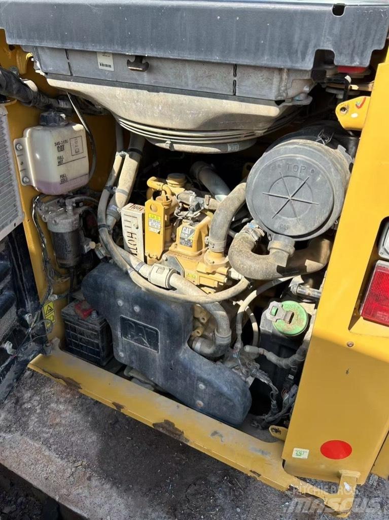 CAT 262 D 滑移装载机