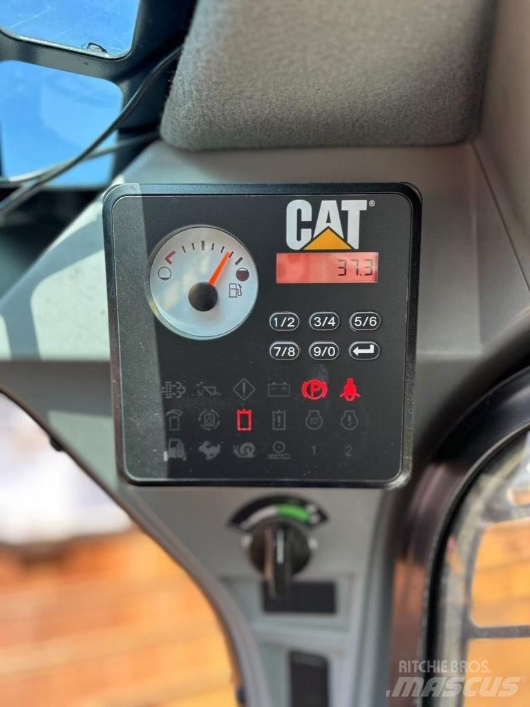 CAT 262 D 滑移装载机