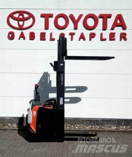 Toyota SPE140L 手推堆垛车