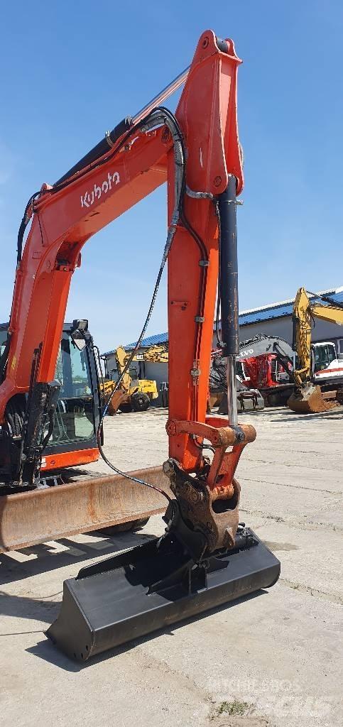 Kubota KX 080-4 中型挖掘机
