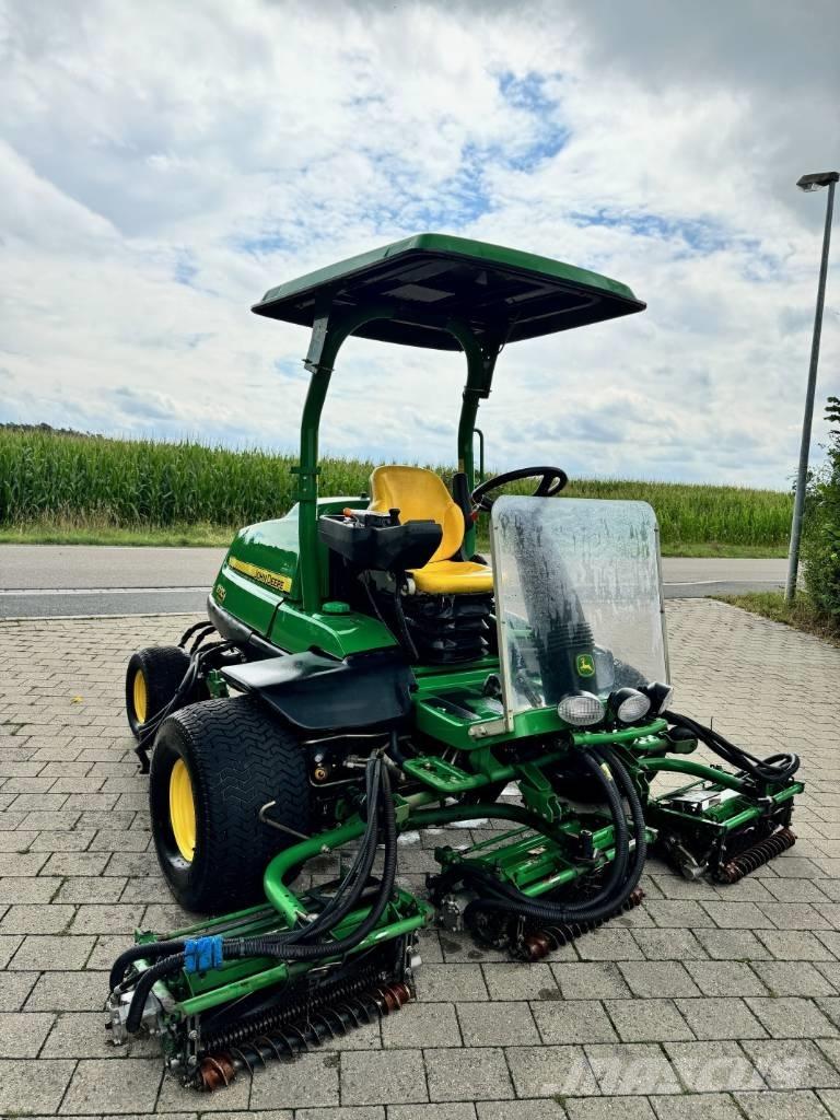 John Deere 8700 A 球道割草机