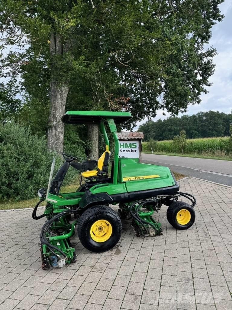 John Deere 8700 A 球道割草机