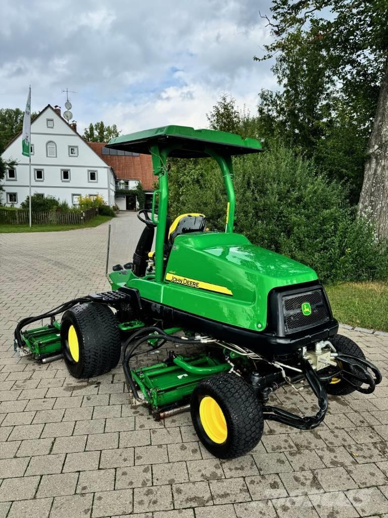 John Deere 8700 A 球道割草机