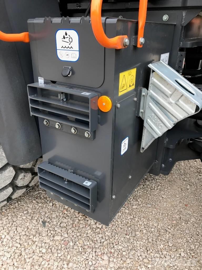 Develon DL 320-7 轮式装载机