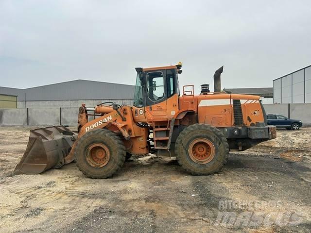 Doosan DL 300 轮式装载机