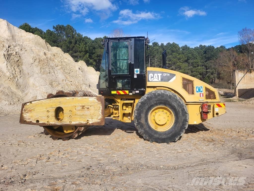 CAT CP74 单轮压路机