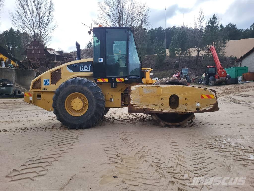 CAT CP74 单轮压路机