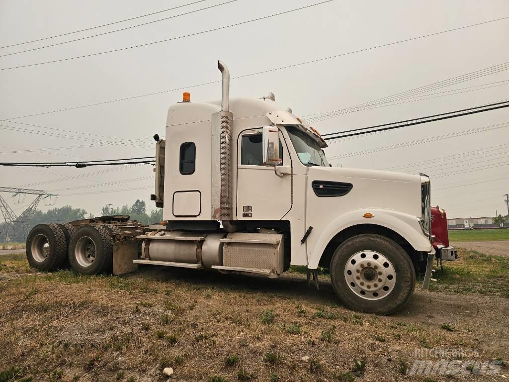 Freightliner 122 SD 牵引车