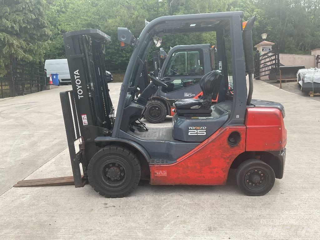 Toyota 02-8 FDF 25 柴油叉车