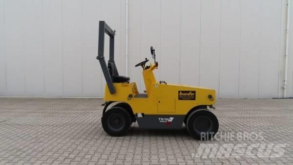 Sakai TS 160 胶轮压路机