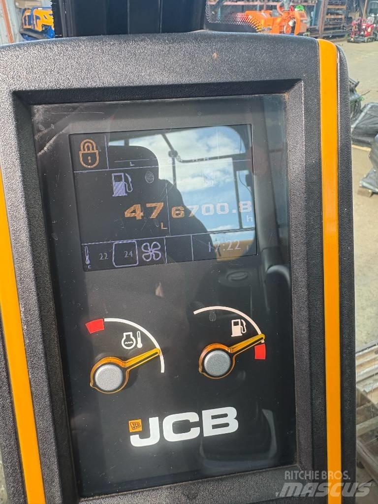 JCB JS 130 LC 履带挖掘机